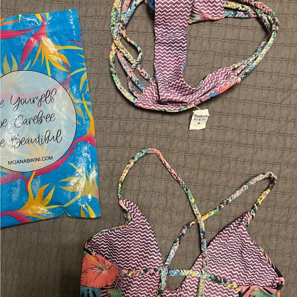 Moana bikini, heated tropics, size small. Worn twice, always hand washed.
